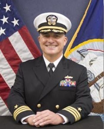 El comandante Ralston