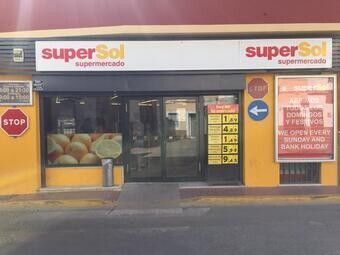 Fachada del Supersol de la calle San Rafael