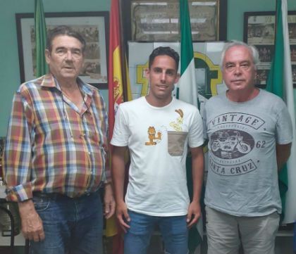 Caballero posa con los dirigentes del Rota