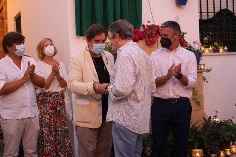 Felipe Ben&iacute;tez saluda a su amigo Luis Garc&iacute;a Montero