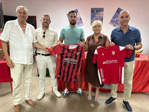 Presentación del trofeo decano de fútbol