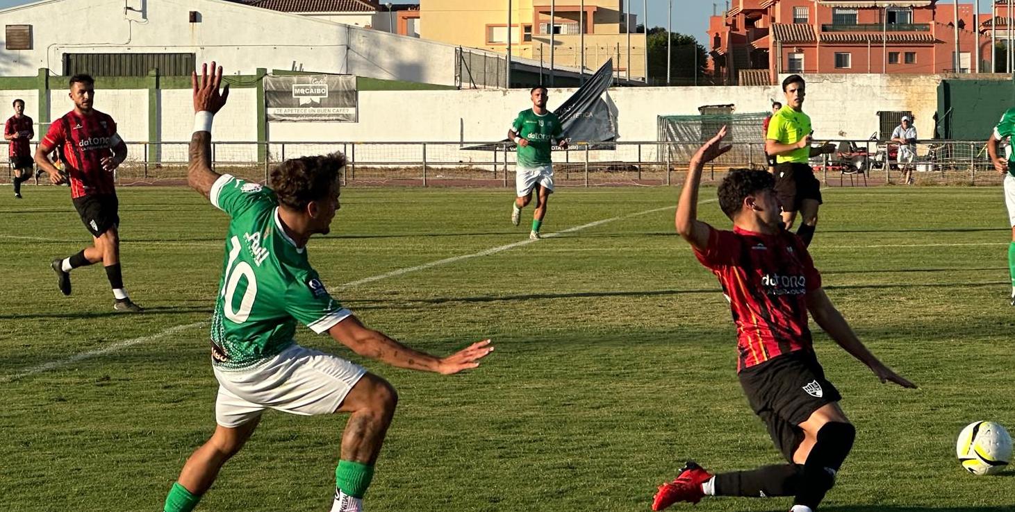 La I Fiesta del F&uacute;tbol Rote&ntilde;o une a la afici&oacute;n en un animado derbi veraniego amistoso entre el C.D. Rota y la U.D. Rote&ntilde;a
