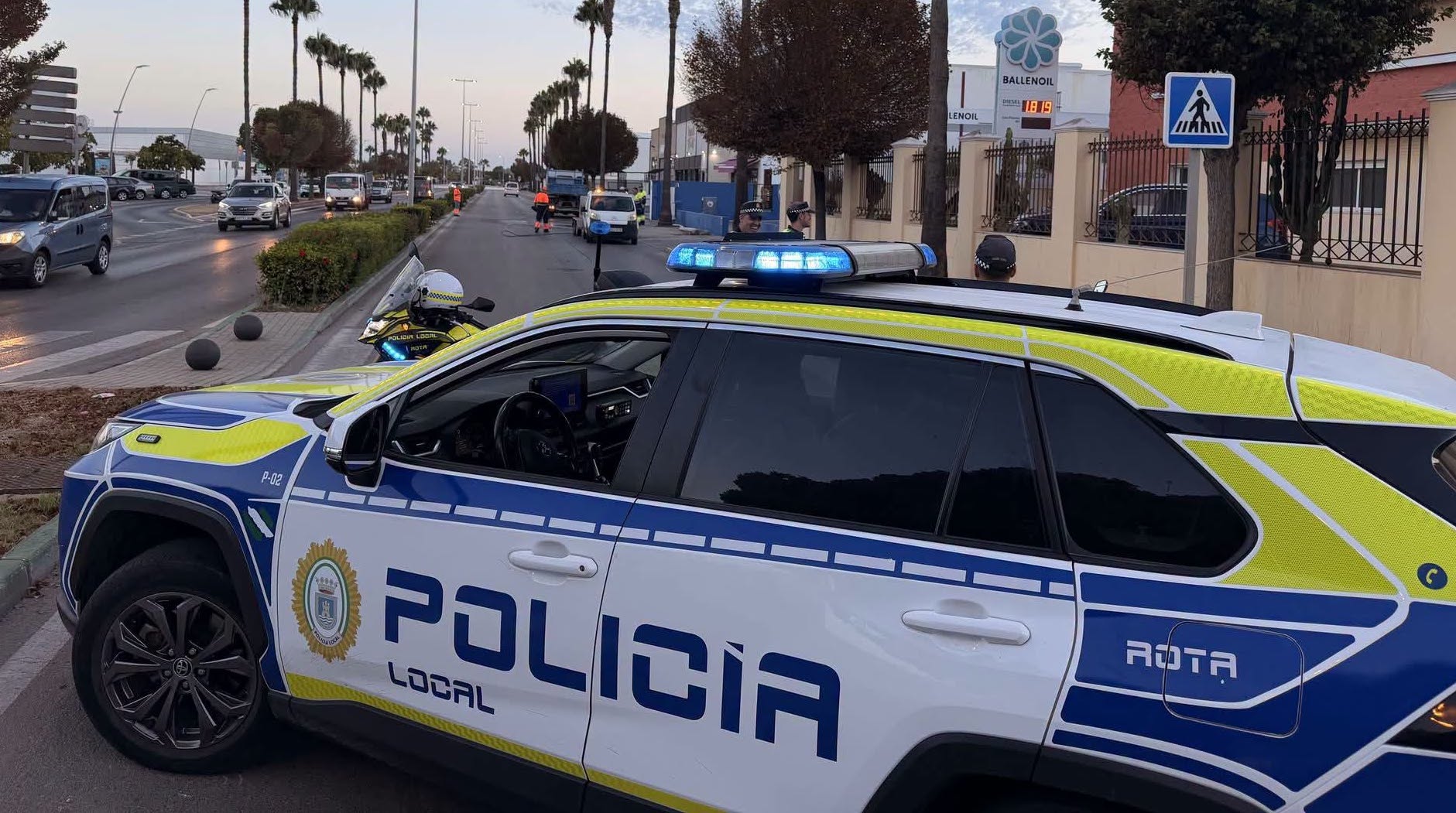 La Polic&iacute;a de Rota atiende dos accidentes nocturnos tras un positivo en alcoholemia en Costa Ballena y un despiste en la avenida de la Libertad