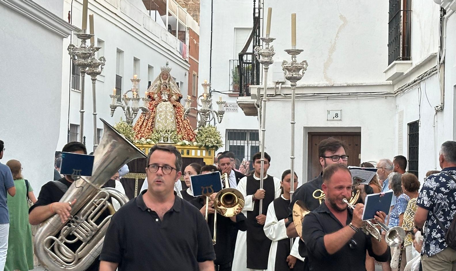 La devoci&oacute;n a la Virgen de los Reyes vuelve a recorrer las calles de Rota en su tradicional procesi&oacute;n vespertina