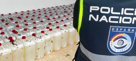 Golpe a la log&iacute;stica del narcotr&aacute;fico en Rota con la incautaci&oacute;n de m&aacute;s de 5.500 litros de combustible y un detenido
