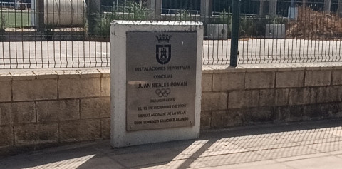 Rote&ntilde;os Unidos pide explicaciones al alcalde por el deterioro y la falta de obras en el Polideportivo de Costa Ballena