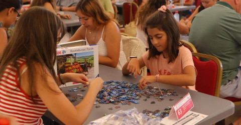 Cerca de 200 apasionados de los puzles se dan cita en Costa Ballena en una jornada con acento internacional