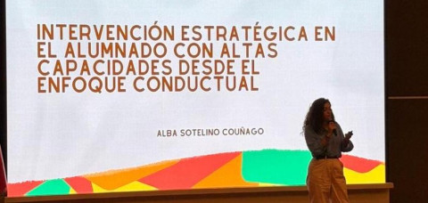 La psic&oacute;loga rote&ntilde;a Alba Sotelino lleva su experiencia en neurodiversidad y an&aacute;lisis de conducta a congresos y formaciones en Per&uacute; y M&eacute;xico