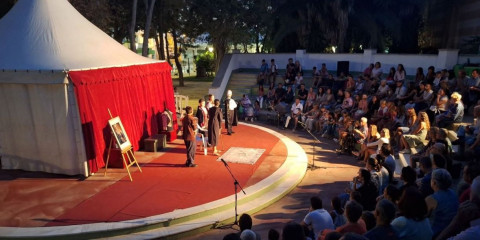 &Eacute;xito de p&uacute;blico en el estreno de la Semana de Teatro Joven en el parque de El Mayeto