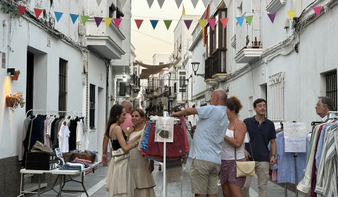 La Noche en Blanco llena de vida el casco hist&oacute;rico de Rota entre talleres, m&uacute;sica y la apertura del comercio local