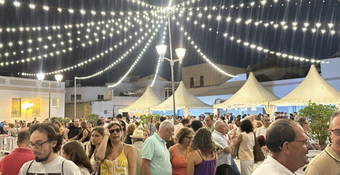 La Plaza de la Merced calienta motores para celebrar este s&aacute;bado su 'Noche Tropical'
