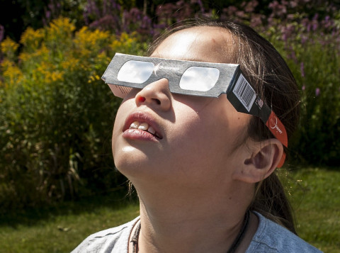 La Polic&iacute;a Local de Rota traslada recomendaciones de seguridad para observar el eclipse solar de este 12 de agosto