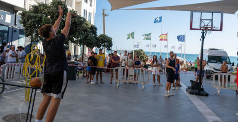 El II Concurso de Triples reuni&oacute; a m&aacute;s de 80 participantes en la plaza Jes&uacute;s Nazareno