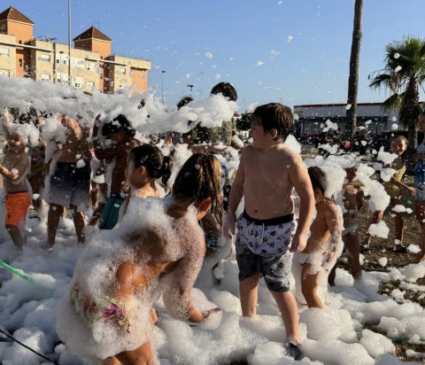 Vive este viernes la Gran Fiesta de la Espuma en en centro Portalejo Rota con acceso gratuito