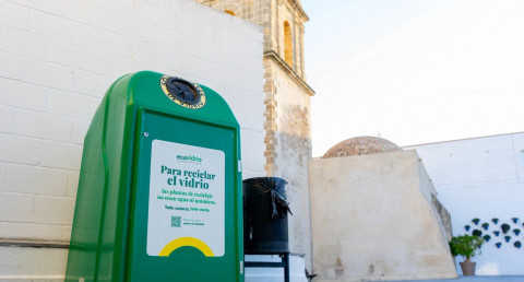 Concluida la instalaci&oacute;n de siete nuevos cubrecubos de vidrio en el casco hist&oacute;rico de Rota