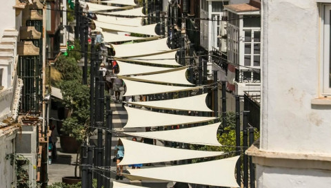 El gobierno defiende el entoldado del centro "que combina funcionalidad, ventilaci&oacute;n e integraci&oacute;n urbana"
