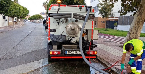 Puesta a punto del alcantarillado en Rota para evitar bolsas de agua con la llegada de las lluvias