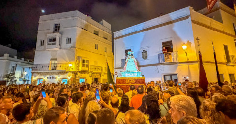 Rota vive su noche m&aacute;s rociera de la mano de la Blanca Paloma