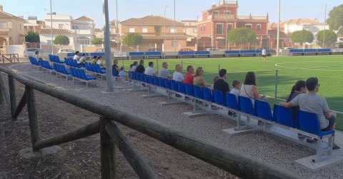 Rote&ntilde;os Unidos solicita al Ayuntamiento la instalaci&oacute;n de asientos en el campo de f&uacute;tbol 7 de La Forestal