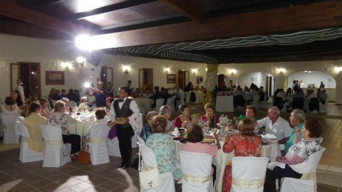 Comensajes en la cena homenaje