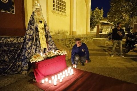 Se colocaron velas en memoria de amigos moteros fallecidos