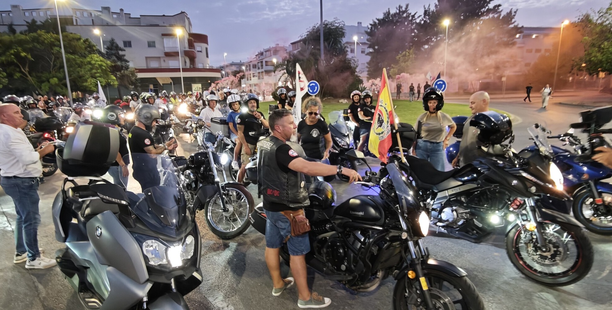 La emoci&oacute;n al recordar a los moteros ca&iacute;dos vuelve a centrar el homenaje del Motoclub Hermandad Motera Rote&ntilde;a
