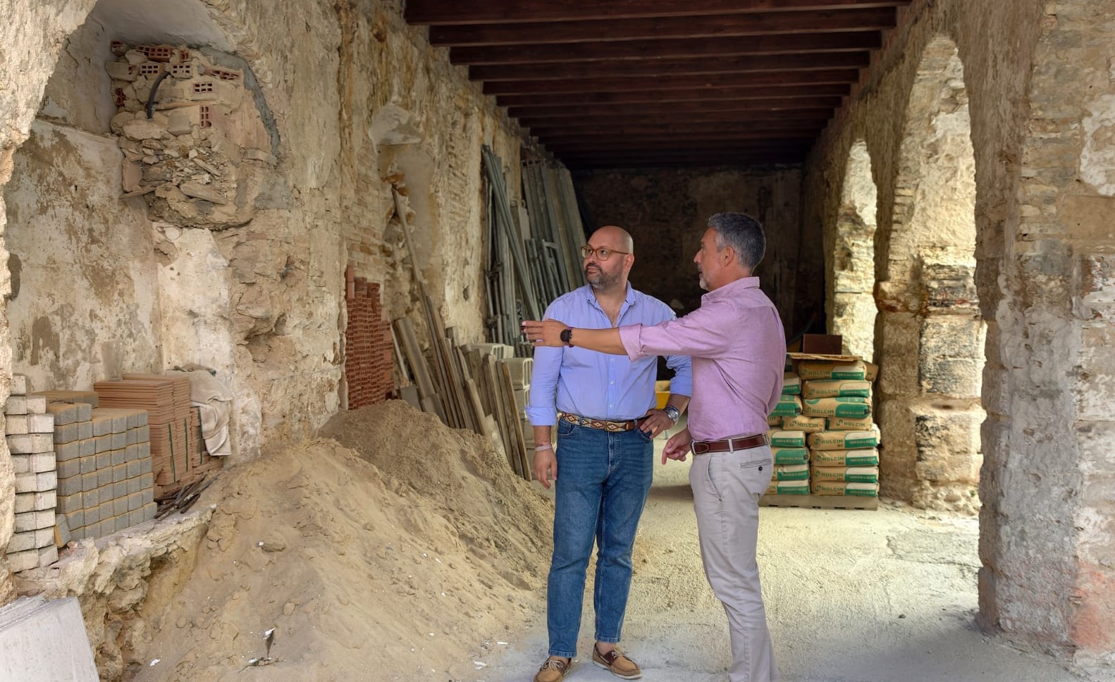 Diputaci&oacute;n y Ayuntamiento de Rota revisan las obras del futuro centro cultural de la calle Higuereta, 1