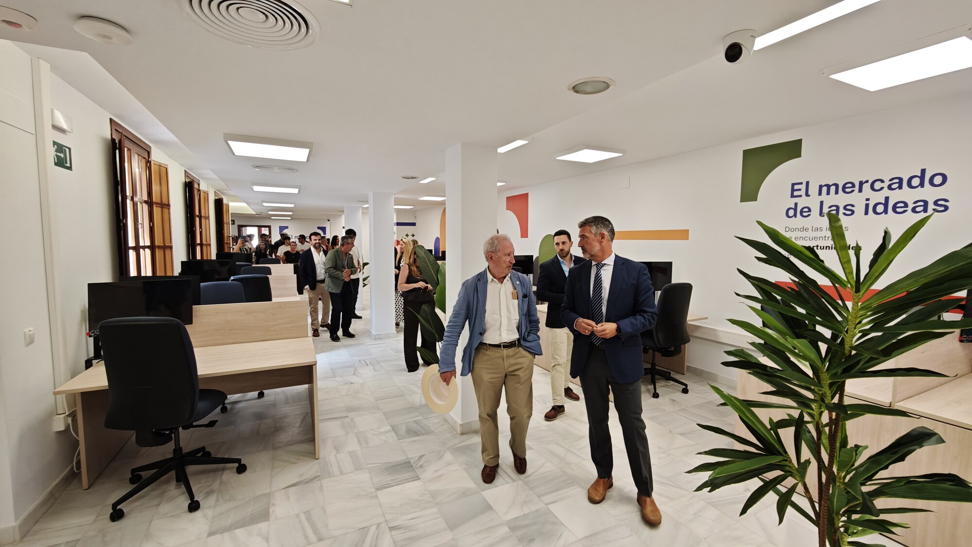 Inaugurada en el Mercado Central "La plaza" Rota Tourist Hub, donde tecnolog&iacute;a, talento y tradici&oacute;n se dan la mano