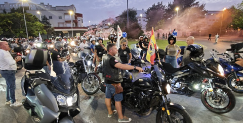La emoci&oacute;n al recordar a los moteros ca&iacute;dos vuelve a centrar el homenaje del Motoclub Hermandad Motera Rote&ntilde;a