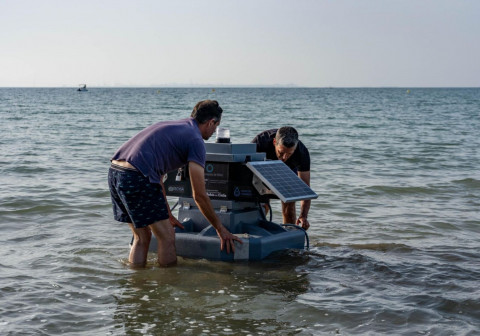 Rota incorpora una baliza inteligente en la playa del Rompidillo para monitorizar en tiempo real la calidad de las aguas