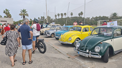Joyas del motor con historia desfilan por Costa Ballena en la VIII Concentraci&oacute;n de Coches Cl&aacute;sicos y Deportivos