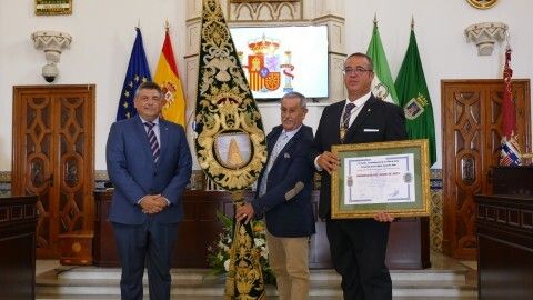 Medalla a la Hermandad del Roc&iacute;o