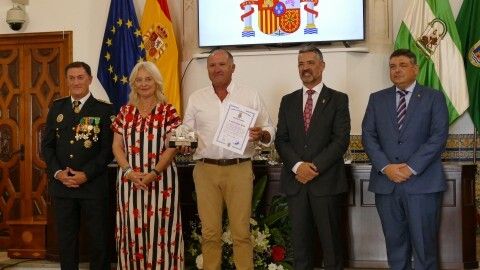 Andr&eacute;s Patino, jubilado