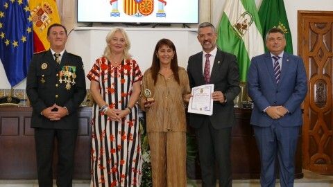 Manuela Serrano recibe el reconocimiento
