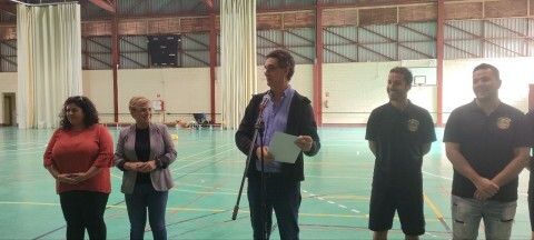 las delegadas de Educaci&oacute;n, Laura Almisas, de Deporte, Luisa Fern&aacute;ndez, el presidente del club, Juan Pedro Caballero Salas, y dos de los miembros del mismo.