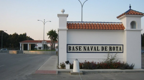 El personal laboral local de la Base Naval denuncia indefensión ante el retraso del anticipo salarial