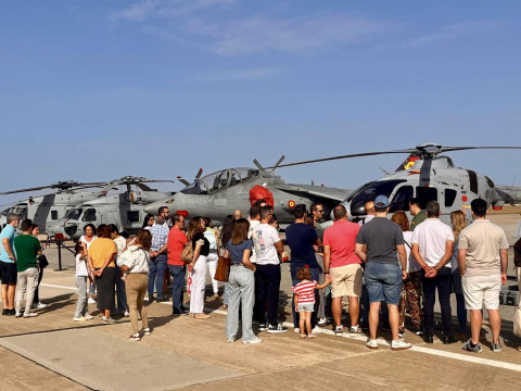 Casi un millar de personas disfrutó de la jornada de puertas abiertas de la Base Naval de Rota