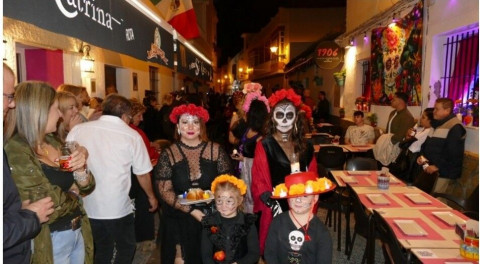 Rota vuelve a sumarse a la celebración mexicana del Día de los Muertos con un concurso de disfraces y pasacalle Catrina