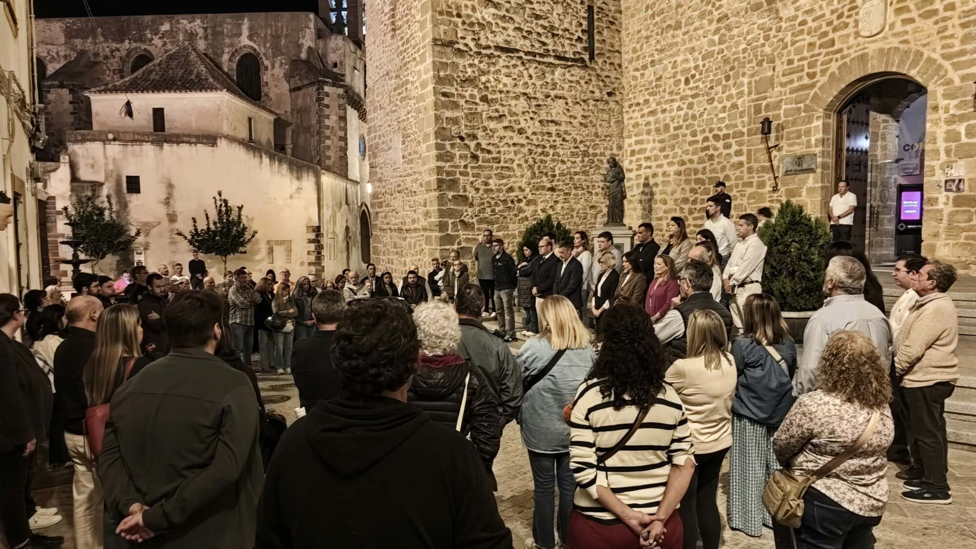 Rota guarda un minuto de silencio por las v&iacute;ctimas del accidente ferroviario de Urda (Toledo)