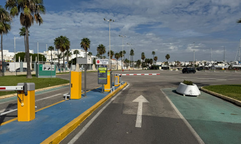 El PSOE denuncia que el parking del muelle siga siendo de pago y pide a Auxiliadora Izquierdo (PP) que presione a la Junta para su gratuidad