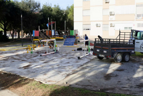 El parque "La Miga" avanza en su mejora con la instalaci&oacute;n de nuevos juegos infantiles