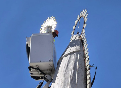 Restaurada la corona de la Virgen de Regla de la rotonda de entrada a Rota
