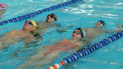 El Club Rotartessos realiza este jueves y viernes pruebas de nivel para los cursos de nataci&oacute;n para ni&ntilde;os