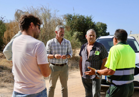 El alcalde traslada a los vecinos del camino Rota-Chipiona el proyecto de mejora que se acometer&aacute; en esta v&iacute;a
