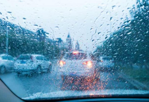 La Polic&iacute;a Local de Rota pide extremar la precauci&oacute;n al volante ante la llegada de las primeras lluvias