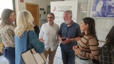 Visita de la delegada del Gobierno al centro 'Manuela Forja'