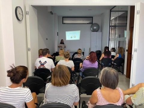 miembros de la asociación en la charla sobre nutrición en las personas con Diabetes