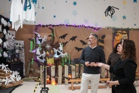 El alcalde de Rota, Javier Ruiz Arana, conjunto visitando el CEIP Pedro Antonio Alarc&oacute;n