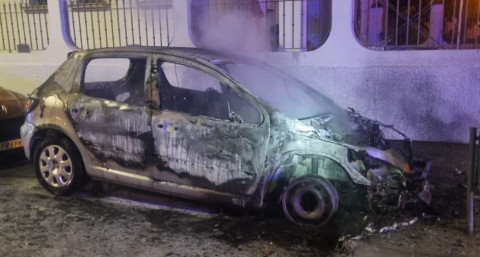 Arde un coche en la calle Lope de Vega