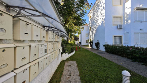 Vecinos del Pinar de la Almadraba denuncian que no tienen servicio de Correos